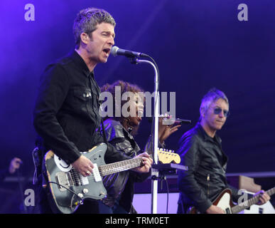 Inverness, Schottland, Großbritannien. 8. Juni 2019. Noel Gallagher's Hoch fliegende Vögel an Bught Park in Inverness. Credit: Andrew Smith Credit: Andrew Smith/Alamy leben Nachrichten Stockfoto