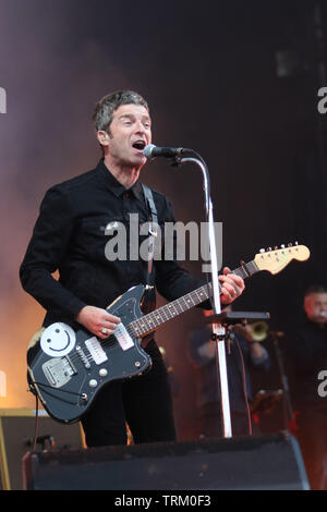 Inverness, Schottland, Großbritannien. 8. Juni 2019. Noel Gallagher's Hoch fliegende Vögel an Bught Park in Inverness. Credit: Andrew Smith Credit: Andrew Smith/Alamy leben Nachrichten Stockfoto