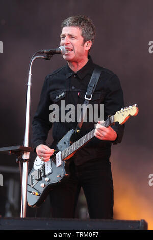 Inverness, Schottland, Großbritannien. 8. Juni 2019. Noel Gallagher's Hoch fliegende Vögel an Bught Park in Inverness. Credit: Andrew Smith Credit: Andrew Smith/Alamy leben Nachrichten Stockfoto