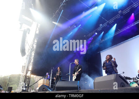 Inverness, Schottland, Großbritannien. 8. Juni 2019. Noel Gallagher's Hoch fliegende Vögel an Bught Park in Inverness. Credit: Andrew Smith Credit: Andrew Smith/Alamy leben Nachrichten Stockfoto