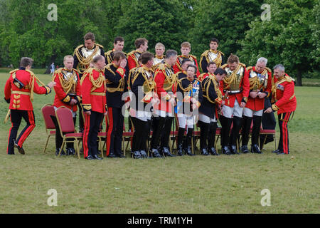 London, England - Juni 8, 2019: Ihre königliche Hoheit die Princess Royal, Oberst des Blues und Royals und Offiziere der Household Cavalry montiert Stockfoto