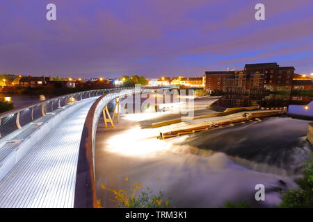 Castleford Brücke & Queens Mühle entlang des Flusses Aire Stockfoto