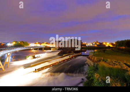 Castleford Brücke & Queens Mühle entlang des Flusses Aire Stockfoto