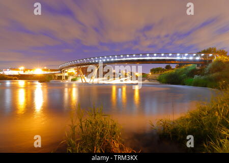 Die Millennium Bridge in Castleford, verbindet den Norden und Süden des Flusses Aire. Stockfoto