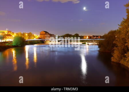 Die Millennium Bridge in Castleford, verbindet den Norden und Süden des Flusses Aire. Stockfoto