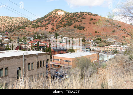 Bisbee, AZ/USA - tagsüber, die den Ausblick auf die Stadt Bizbee, AZ aus einem übersehen. Stockfoto