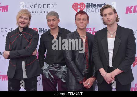 CARSON, Kalifornien - 01. Juni: (L-R) Michael Clifford, Calum Haube, Ashton Irwin, Lukas Hemmings von Musik Gruppe 5 Sekunden der Sommer 2019 iHear teilnehmen Stockfoto