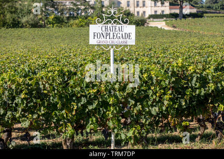 Saint Emilion, Frankreich - 11. September 2018: Weingut Chateau Fonplegade-Namen (wörtlich: Brunnen des Überflusses) wurde von der Historischen 13 ce abgeleitet Stockfoto