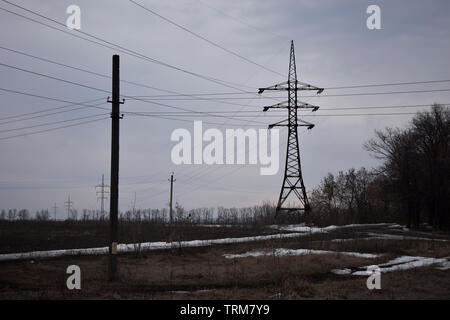 Hochspannungsleitung. Strom- Pylon Stockfoto