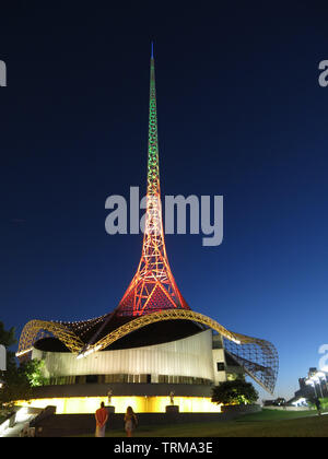 Melbourne Australien Szenen: Arts Center spire in der Dämmerung. Stockfoto