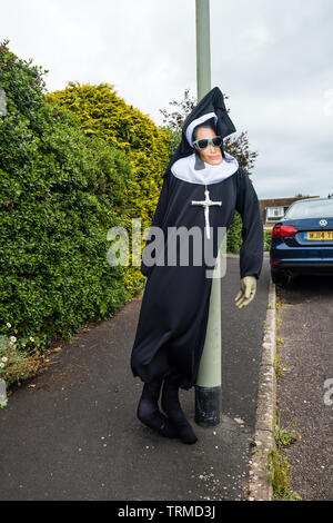 East Budleigh Scarecrow Festival der Hilfe der Heiligen Kirche. Stockfoto