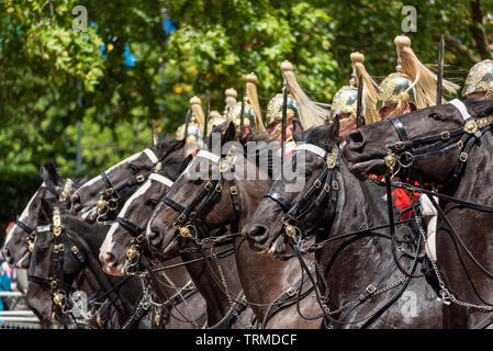 Life Guards of Household Kavallerry Regiment berieten die Eskortsoldaten des Souveräns bei der Trooping the Colour 2019 in der Mall, London, Großbritannien Stockfoto