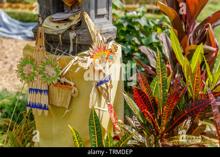 Reisfeld mit Altar für Angebote Dewi Sri (Reis Mutter), Jatiluwih Reis Terrassen, Tabanan, Insel Bali, Indonesien Stockfoto