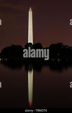 Washington Monument und Reflexion in Tidal Basin Stockfoto