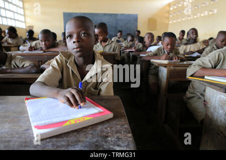 Ecole Primaire d'Adjallé. Abkommen von Lomé. Togo. Afrique de l'Ouest. Stockfoto