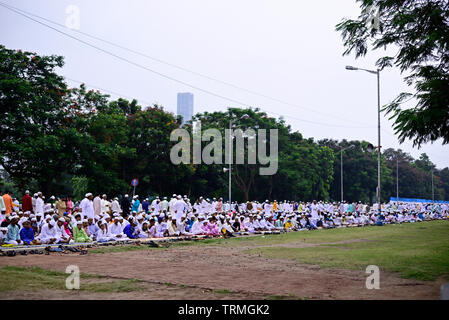 Kalkutta, Indien - 5. Jun 2019: Muslimische Menschen feiern Eid al fitar Stockfoto