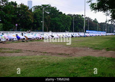 Kalkutta, Indien - 5. Jun 2019: Muslimische Menschen feiern Eid al fitar Stockfoto