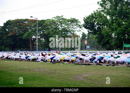 Kalkutta, Indien - 5. Jun 2019: Muslimische Menschen feiern Eid al fitar Stockfoto