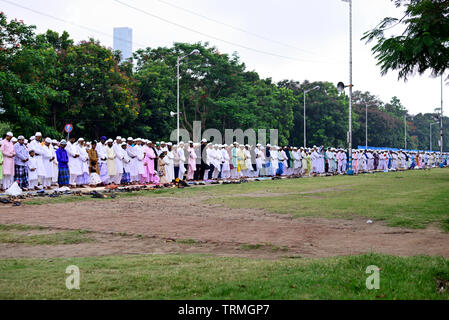 Kalkutta, Indien - 5. Jun 2019: Muslimische Menschen feiern Eid al fitar Stockfoto