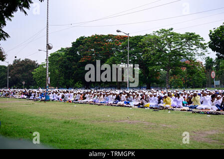 Kalkutta, Indien - 5. Jun 2019: Muslimische Menschen feiern Eid al fitar Stockfoto