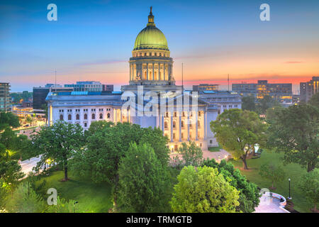 Madison, Wisconsin, USA State Capitol Building in der Abenddämmerung. Stockfoto