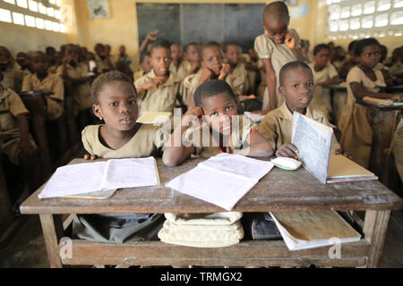 Ecole Primaire d'Adjallé. Abkommen von Lomé. Togo. Afrique de l'Ouest. Stockfoto