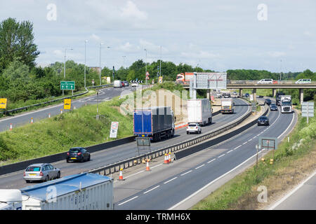 Ausfahrt 33 der A14 von Rad- und Fußgängerbrücke über eine 14. Stockfoto