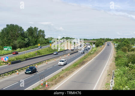 Ausfahrt 33 der A14 von Rad- und Fußgängerbrücke über eine 14. Stockfoto