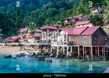 MALAYSIA TIOMAN INSEL - 01.07.2017: Küsten vintage Holz Resort auf der Tioman Insel Stockfoto
