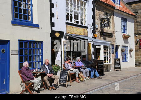 Marie Antoinettes und Ebor Jetworks, Church Street, Whitby, Borough von Scarborough, North Yorkshire, England, Großbritannien, Großbritannien, Europa Stockfoto