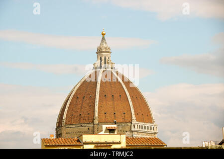 Die Kuppel der Kathedrale von Florenz von Filippo Brunelleschi als von den Uffizien, Florenz, Italien gesehen konzipiert Stockfoto