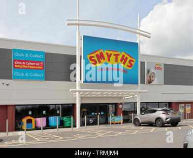 Smyths Spielzeug Superstores Store vordere Stoßfängerverkleidung, Doncaster, South Yorkshire, Großbritannien Stockfoto