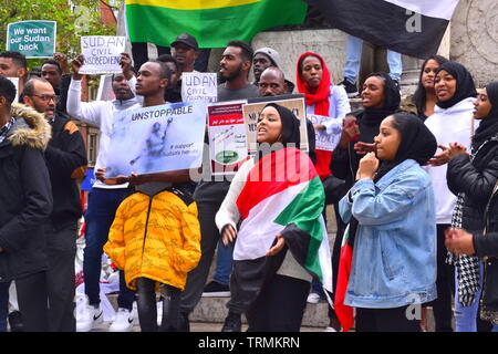 Juni 9, 2019. Anhänger der Sudanesischen Aufstand Kampagne für den zweiten Tag in Piccadilly Gardens läuft, Stadtzentrum Manchester, UK. Seit Dezember 2018 werden die Menschen im Sudan und anderswo haben für politische Reformen und eine zivile Regierung im Sudan bezeichnet. Im April hat die militärische entfernt Präsident Omar al-Bashir von der Macht. Stockfoto