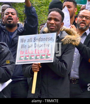 9. Juni 2019. Anhänger des sudanesischen Aufstands am zweiten Tag in Folge in Piccadilly Gardens, Stadtzentrum Manchester, Großbritannien. Seit Dezember 2018 fordern Menschen im Sudan und anderswo politische Reformen und eine zivile Regierung im Sudan. Im April entzog das Militär Präsident Omar al-Bashir der Macht. Stockfoto