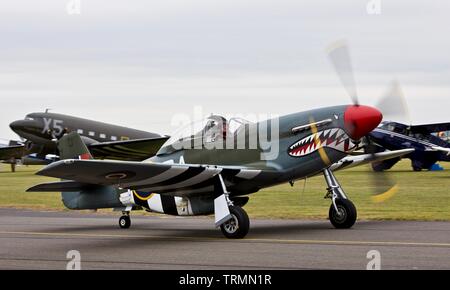 P-51D Mustang (G-SHWN) am Daks über der Normandie Airshow im Imperial War Museum, Duxford, um den 75. Jahrestag des D-Day Gedenken Stockfoto