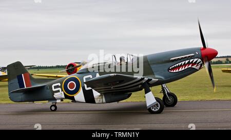 P-51D Mustang (G-SHWN) am Daks über der Normandie Airshow im Imperial War Museum, Duxford, um den 75. Jahrestag des D-Day Gedenken Stockfoto