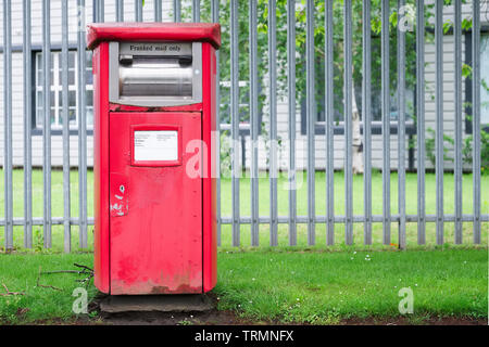 Frankierte Post nur Abholfach am Ort der Arbeit im Freien Stockfoto