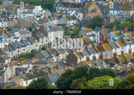 Erhöhte Ansichten aus Portland Höhen auf der Isle of Portland Der viilage der Fortuneswell neben Chesil Beach, Dorset, England, Grossbritannien, Europa Stockfoto