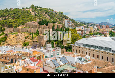Panoramische Sicht mit Castillo de Gibralfaro in Malaga, Andalusien, Spanien. Stockfoto