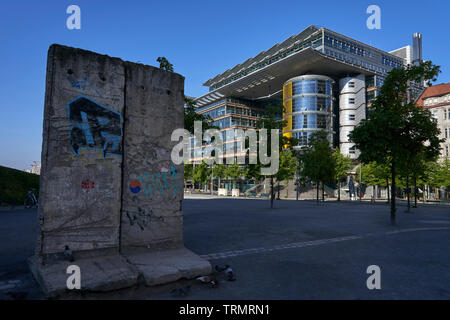 Potsdamer Platz, Stücke der Mauer in ihrer ursprünglichen Lage. Stockfoto