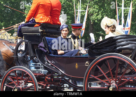 Mitglieder der Königlichen Familie verlassen den Buckingham Palace für die Farbe 2019 Stockfoto