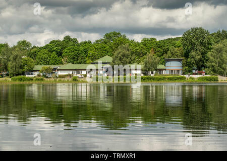 Ruislip Lido mit der Water Edge Pub in Hillingdon West London Borough Stockfoto