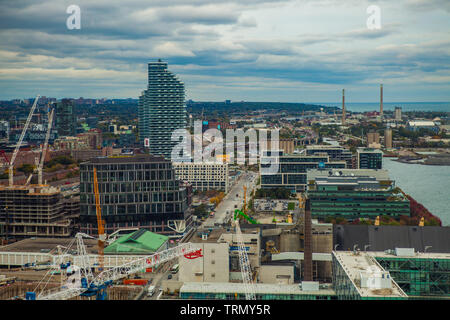 Toronto, Kanada - 10. November 2018: Besetzt Bau neuer Gebäude und Wolkenkratzer in Toronto, Kanada Stockfoto