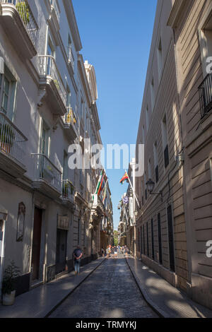 Cadiz, Spanien - Mai 31th, 2019: Cadiz Altstadt engen Gassen, Andalusien, Spanien Stockfoto