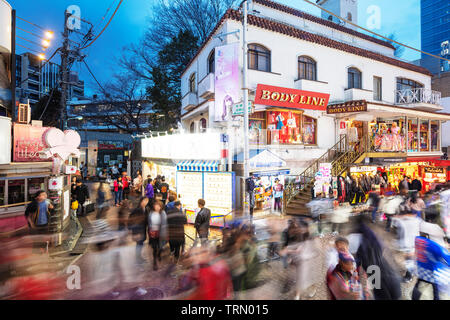 Asien, Japan, Tokio, Harajuku Bezirk; Takeshita Straße Stockfoto