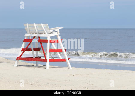 Ein Rettungsschwimmer Stuhl am Strand in Cape May, New Jersey, USA Stockfoto