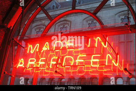 In Aberdeen Rot Neon Sign in Fenster, Brewdog Granary, Bar, 5-9 Union St, Aberdeen, Schottland, UK, AB11 5BU Stockfoto