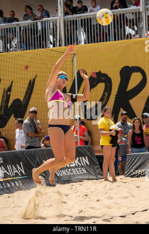 Sara Hughes/Sommer Ross konkurrieren gegen Taylor Nyquist/Tory Paranagua in der 2019 in New York City Open Beach Volleyball Stockfoto