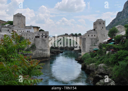 Alte Brücke über die Neretva in Mostar, Bosnien und Herzegowina Stockfoto