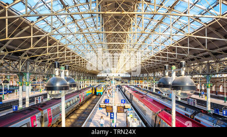 Manchester, Großbritannien - 18 Mai 2018: Manchester Piccadilly ist der wichtigste Bahnhof in Manchester Gastgeber Fernverkehr Intercity- und Cross-Country-se Stockfoto